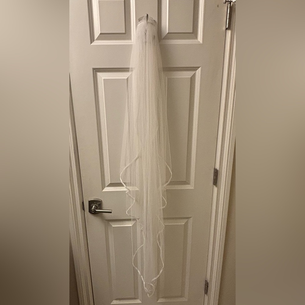 Never Used Toni Federici Bridal Veil